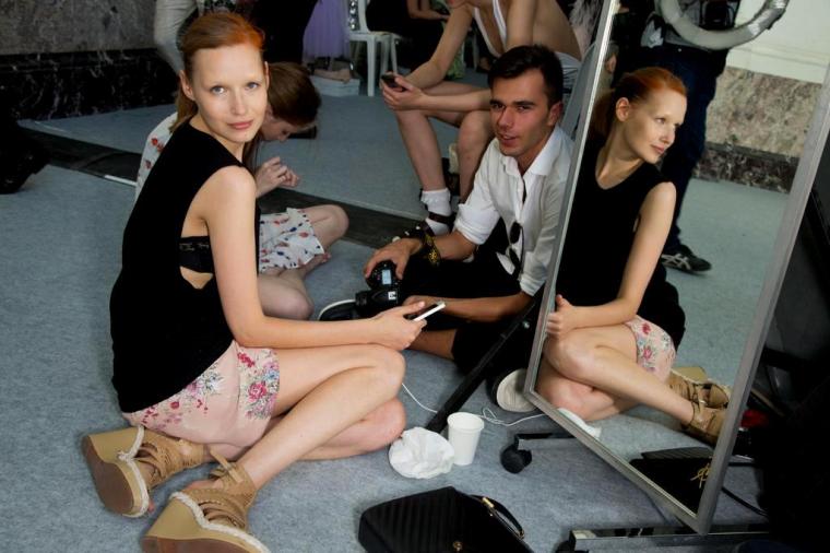 backstage-defile-giambattista-valli-automne-hiver-2015-2016-paris-coulisses-1