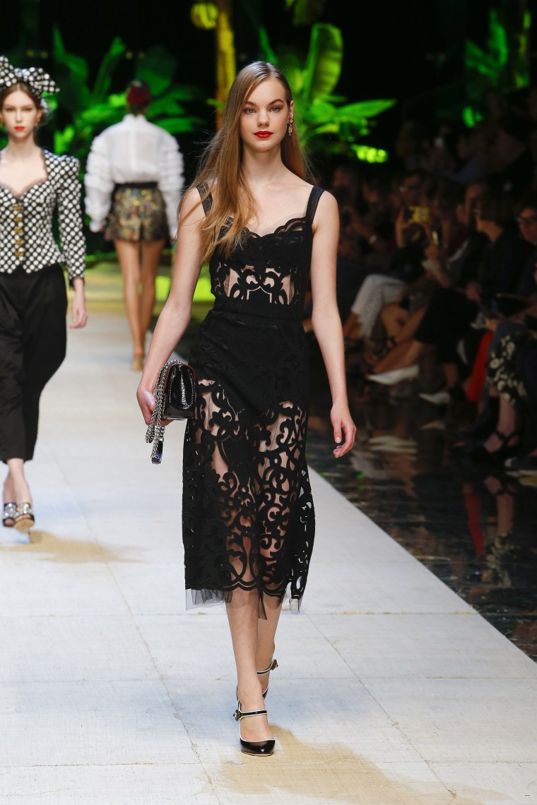 dolce-and-gabbana-summer-2017-women-fashion-show-runway-13